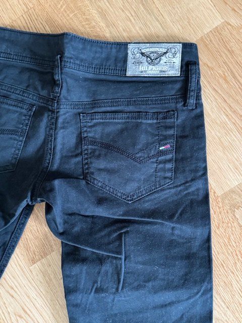 Tommy Hilfiger Pantaloni: Damen Hose 3/4 Tommy Hilfiger Gr.26 – Usato da Wabern venduto da adamovski 4