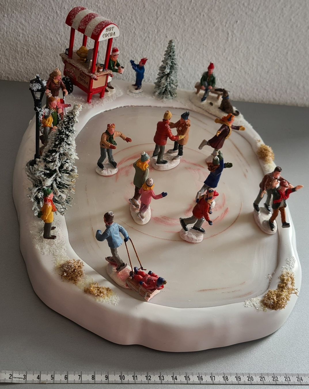 Statuette: Kunsteisbahn, Eislauf, Sammlung, Figuren, Nostalgie,40x30x12 – Usato da kuessnacht am rigi venduto da IceFan 7