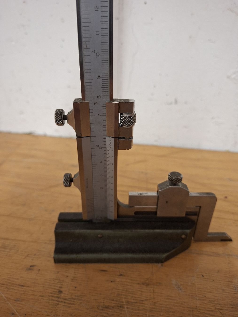 Tutti gli attrezzi: Höhenanreisser 300mm – Usato da Berg (Dägerlen) venduto da SCH.B. 2