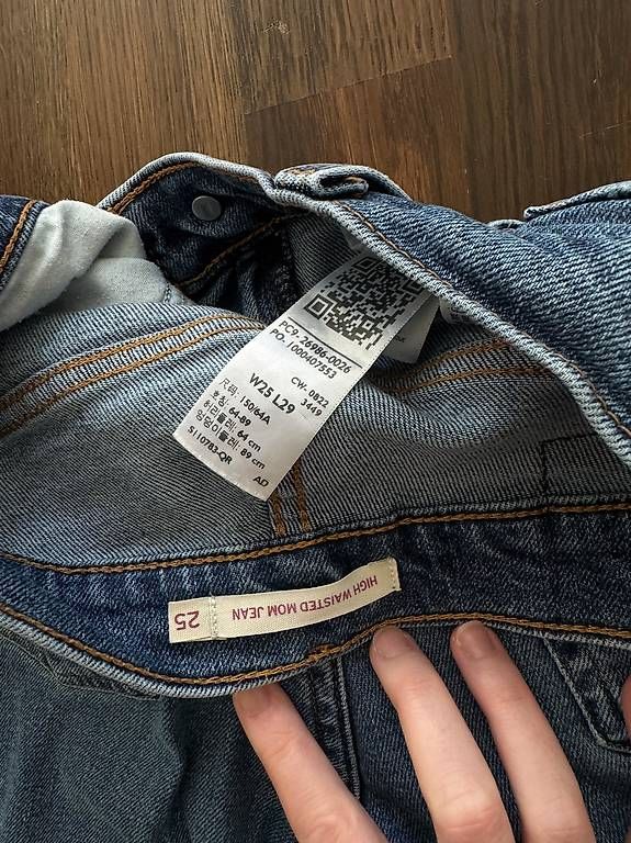 Jeans: Levis MOM Jeans – D'occasion à Dietikon par mic_l9hy 2