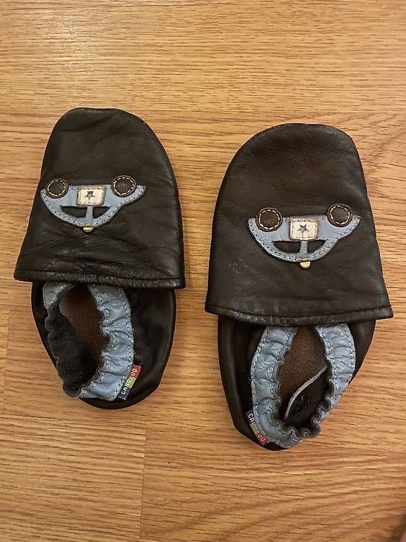 Schuhe für Jungen: Lederfinken / Hausschuhe länge 18 – Gebraucht aus Murten von ka_koen