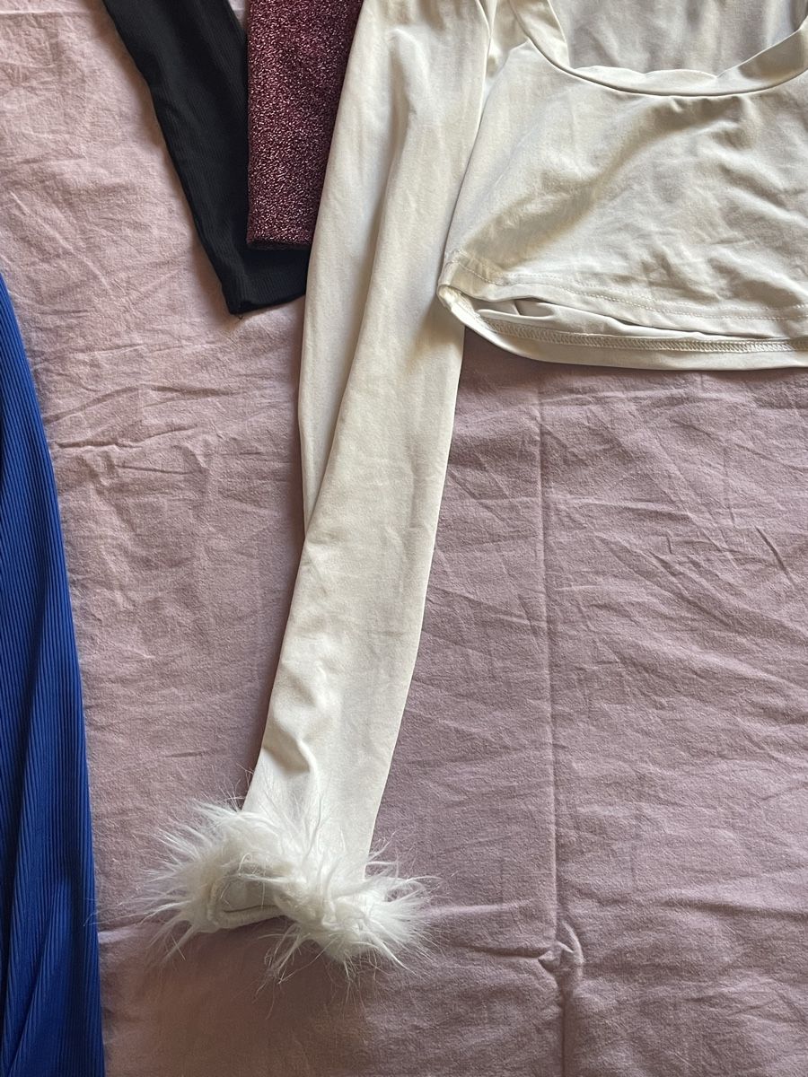 Lots de vêtements: kleiderpacket – D'occasion à Ascona par her_7yh6 2