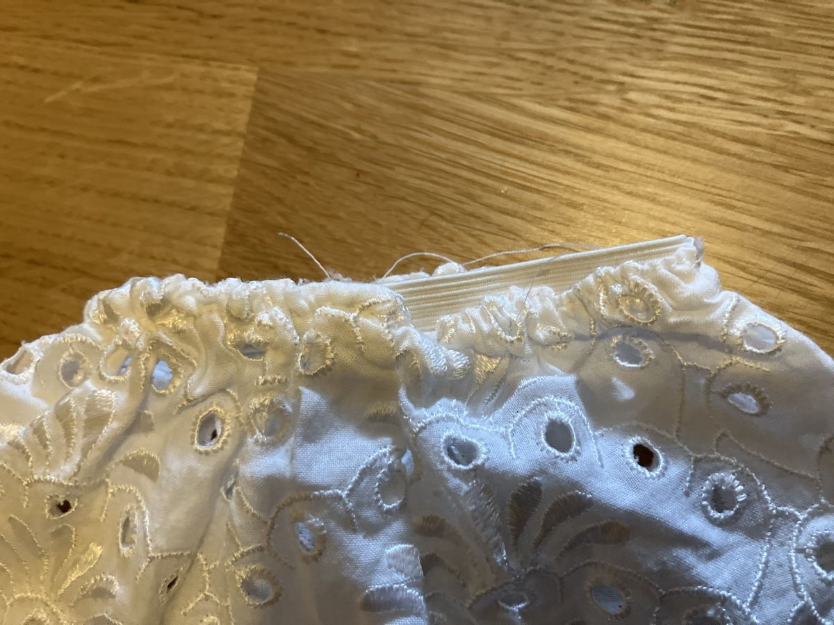 Bambole: White Embroidered Dolls trousers – Usato da Zürich venduto da papperlapapp1 1