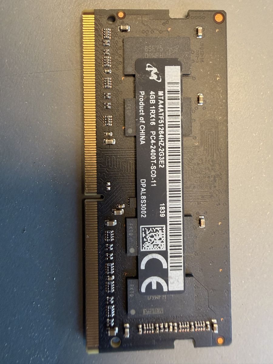 Mémoires / RAM: RAM Modul 4GB DDR4 PC4-2400T-SC0-11 – D'occasion à Basel par Brolo.tv