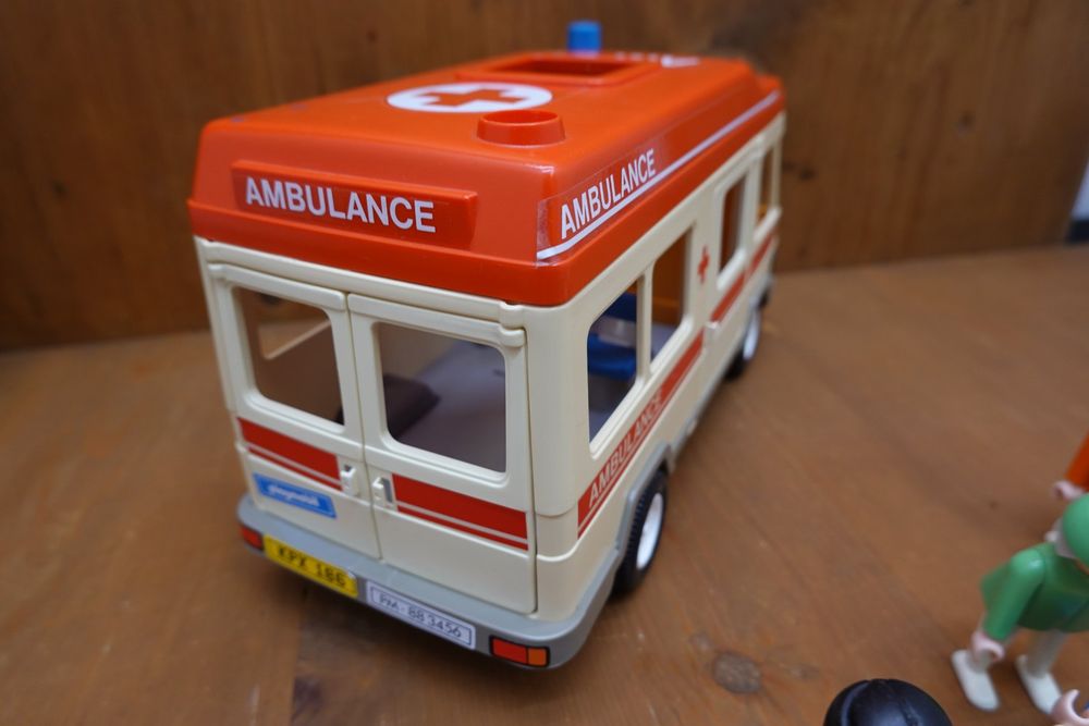 Playmobil Krankenauto mit Zubehör wie auf Fotos Kaufen auf Ricardo