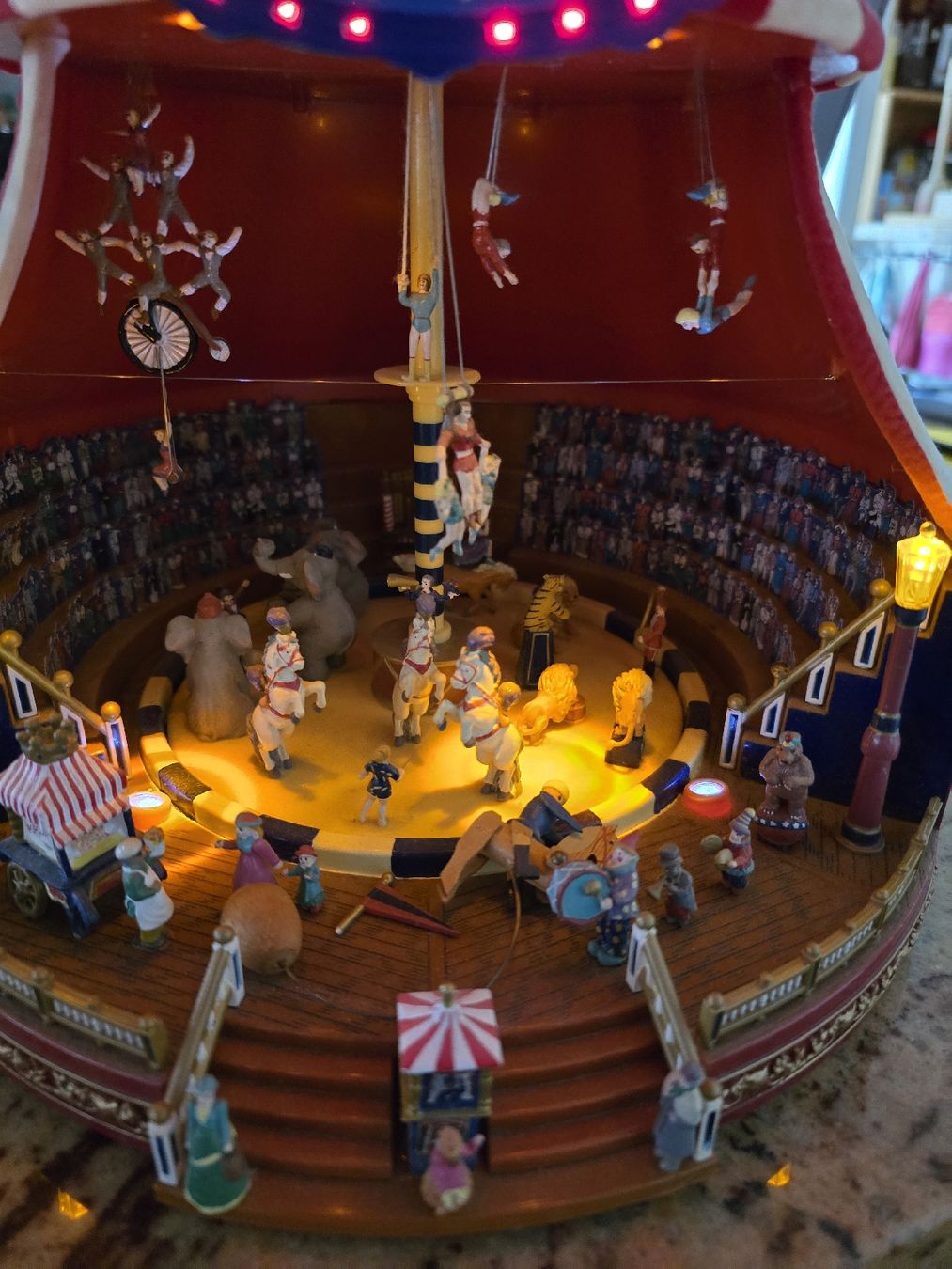 Spielzeuge: Miniatur CIRCUS mit Licht u.Musik – Gebraucht aus Walkringen von Vanuca 8