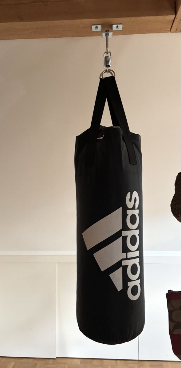 Sacchi da boxe: Adidas Boxset 90x30cm Boxsack mit Handschuhen – Usato da Kehrsatz venduto da lea_sk9s