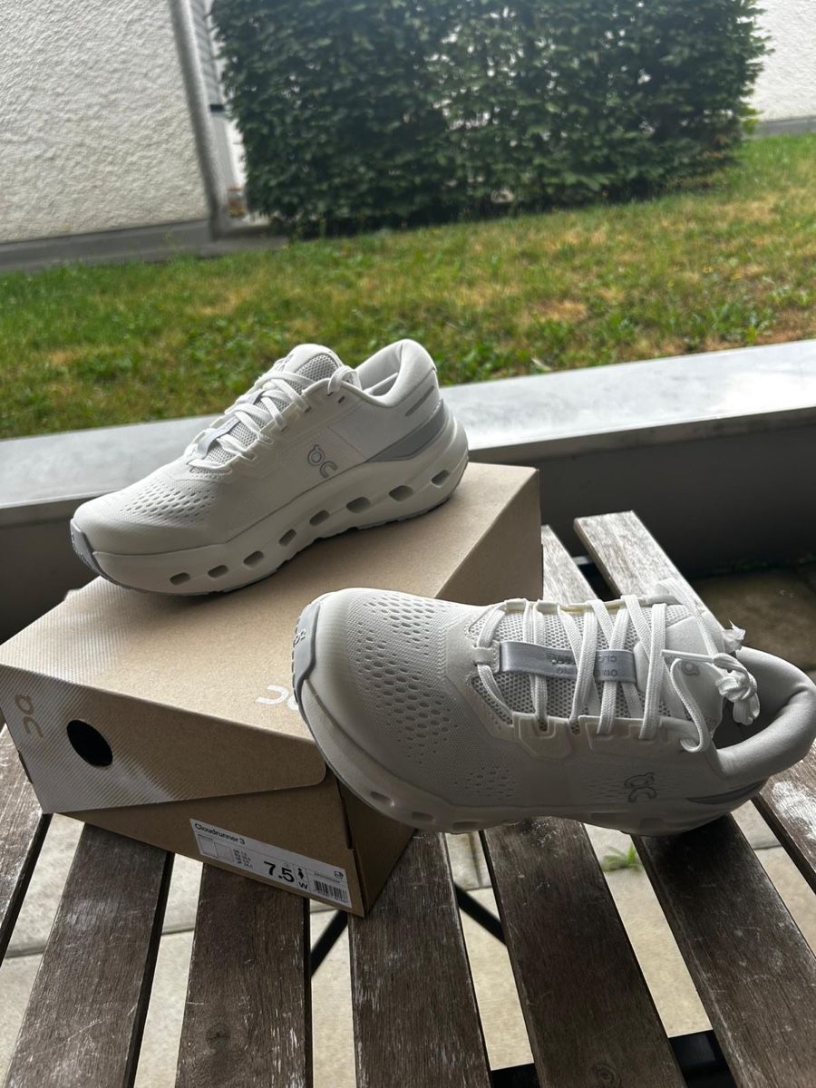 On Scarpe da donna: Neue On Laufschuhe Grösse 7.5 – Nuovo e nell'imballaggio originale da Zürich venduto da eli_j975 1