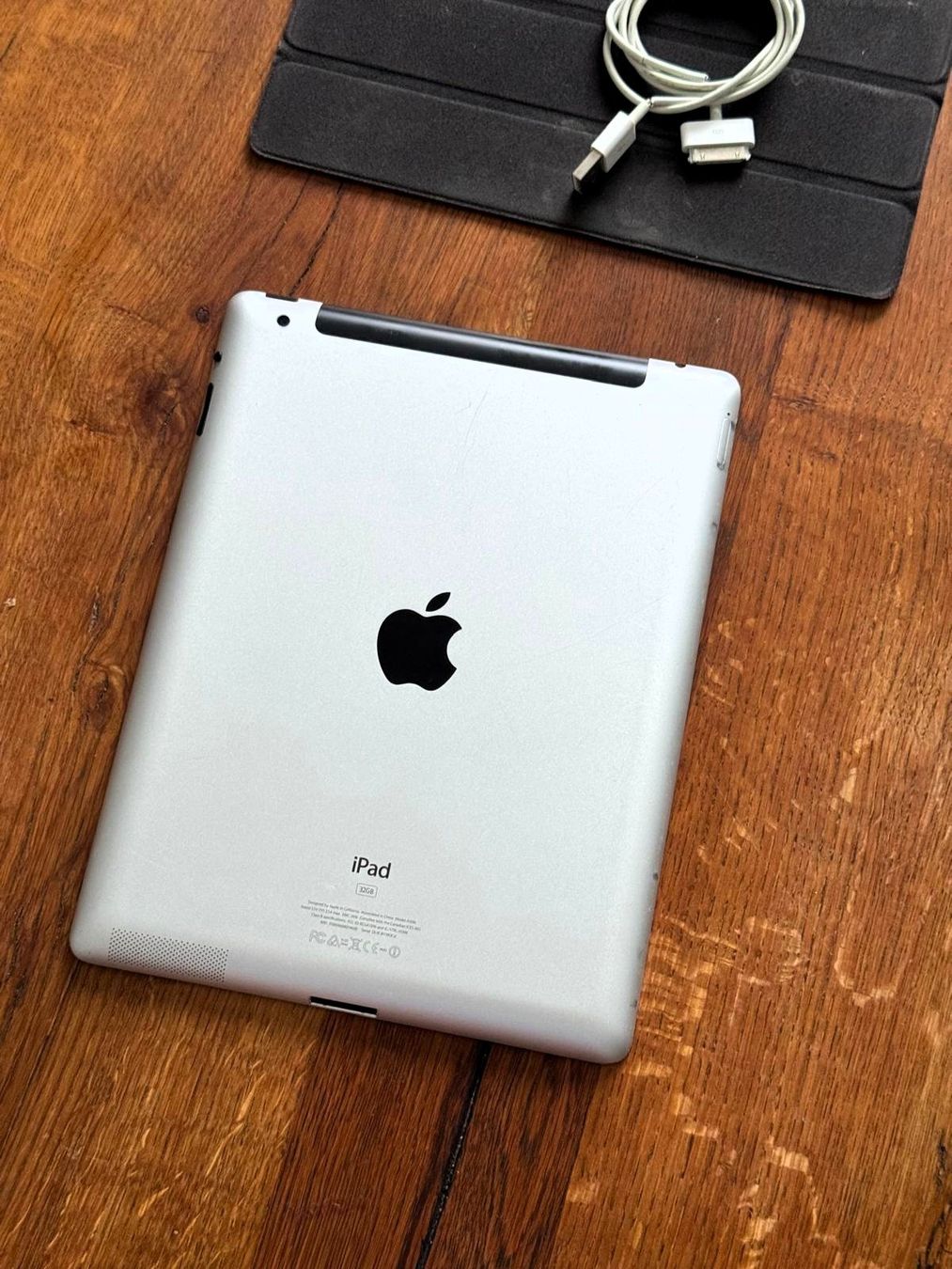 Apple Tablet PC: Apple iPad 2 WLAN + Cellular (mit SIM Karten verwendbar) – Difettoso da Sempach venduto da sta_p662