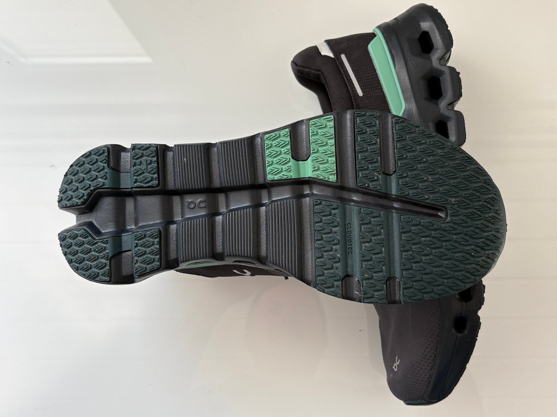 On Chaussures hommes: ON Herren Laufschuh CLOUDRUNNER – Neuf (Voir description) à Winden par art_p7v6 2