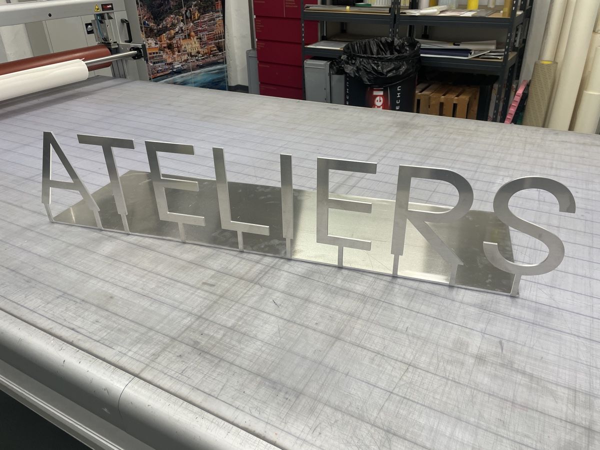 Insegne: Aluminiumschrift Ateliers – Nuovo (secondo la descrizione) da Sursee venduto da Schriftgestalter