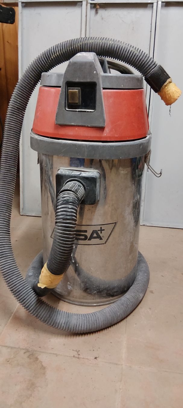 Aspirapolveri & Accessori: Aspirateur eau et poussiére  – Usato da Renens VD venduto da Floram1989 1