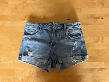 Kurze Jeans-Shorts mit Rissen für den Sommer  Gr. 38
