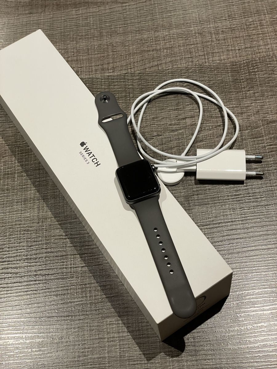 Apple Smartwatch: Apple Watch Series 3 38mm – Gebraucht aus Boncourt von quentin4463