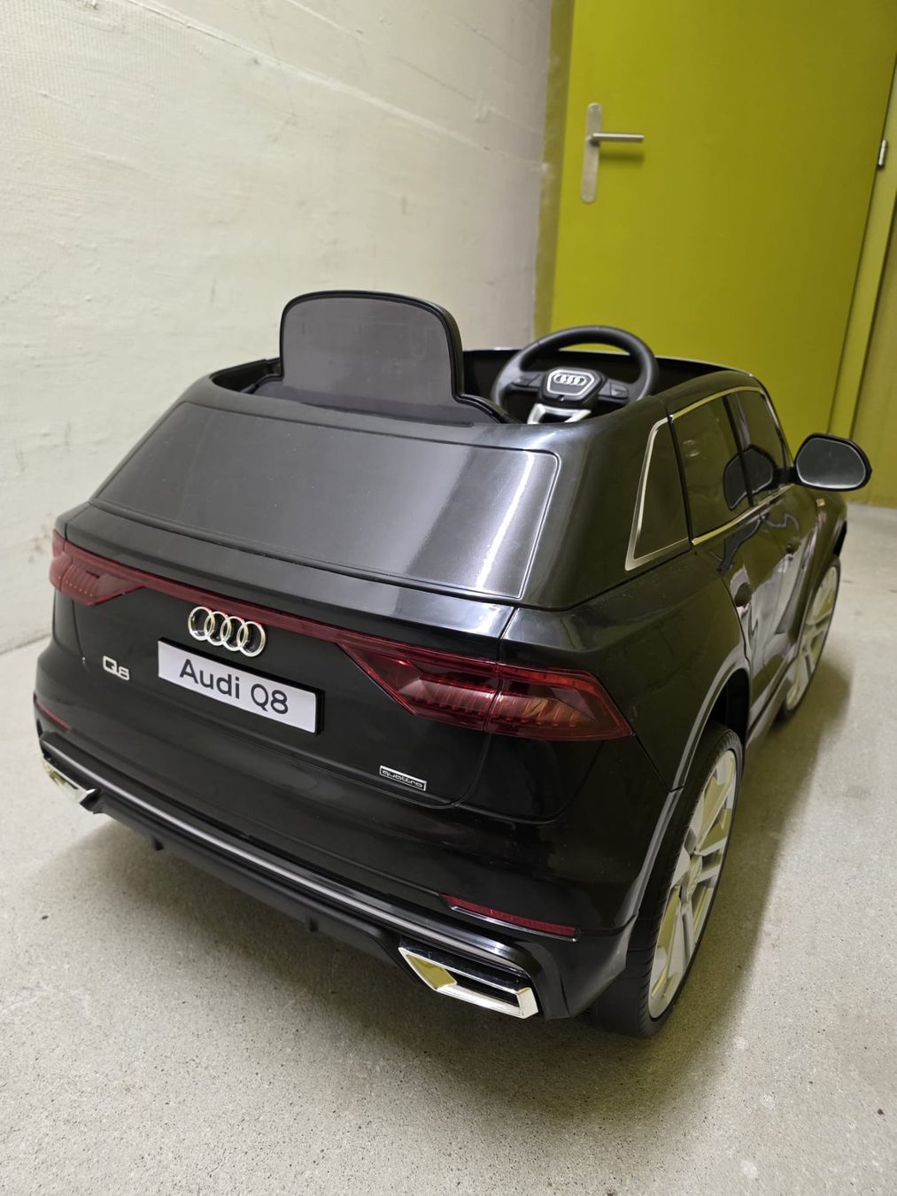 Veicoli per bambini: Audi Q8 électrique pour enfant – Nuovo (secondo la descrizione) da Biel/Bienne venduto da ang_t57h 1