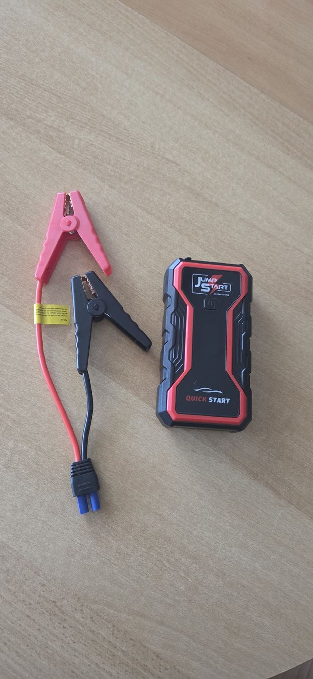 Batteries: Booster de batterie / Jump Starter multifonction - Compact  – Neuf avec emballage d'origine à Villars-sur-Glâne par S211-Vap 1