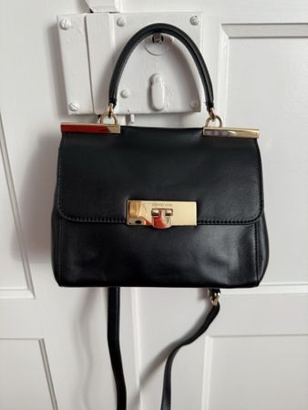 Schwarze Ledertasche