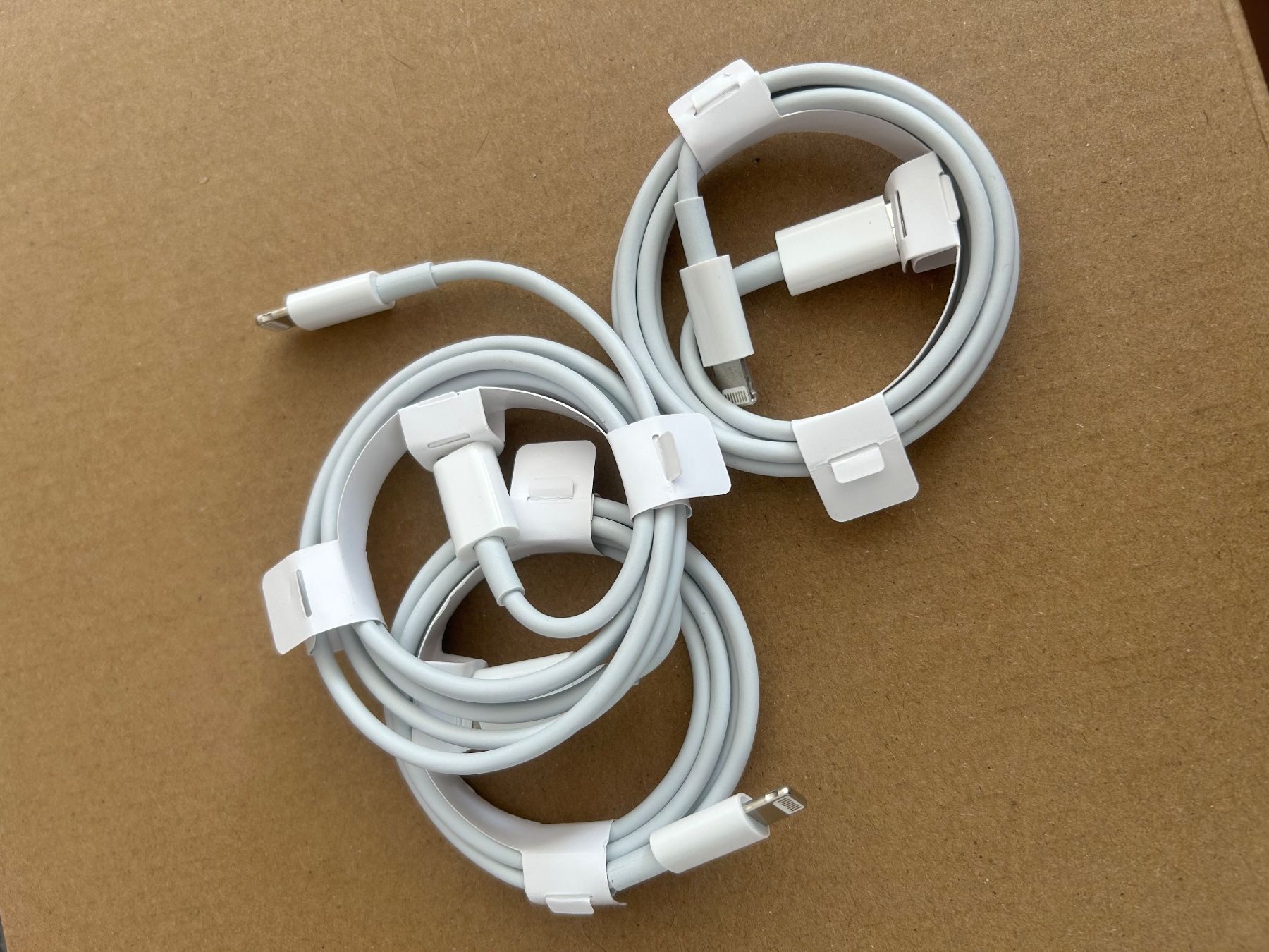 Apple Câbles: Lightning-Ladekabel (3 Stück) – D'occasion à Oberurnen par simgug
