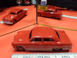 Ford Sedan 1:43 (ohne Box) Dinky GB  > (H5) REV