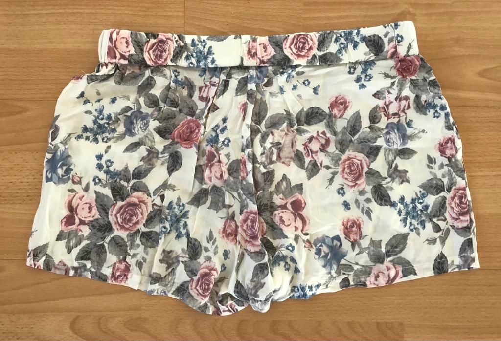 Pantaloni: Short mit Rosenmotiv – Nuovo (secondo la descrizione) da Biel/Bienne venduto da SandraDG 1