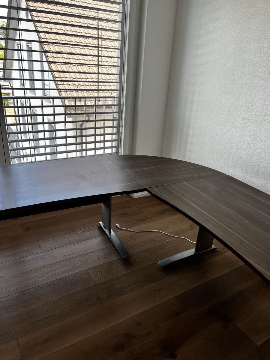 Scrivanie: Eckschreibtisch, dunkles Holz, L-Form – Usato da Wald ZH venduto da vivian__ 2