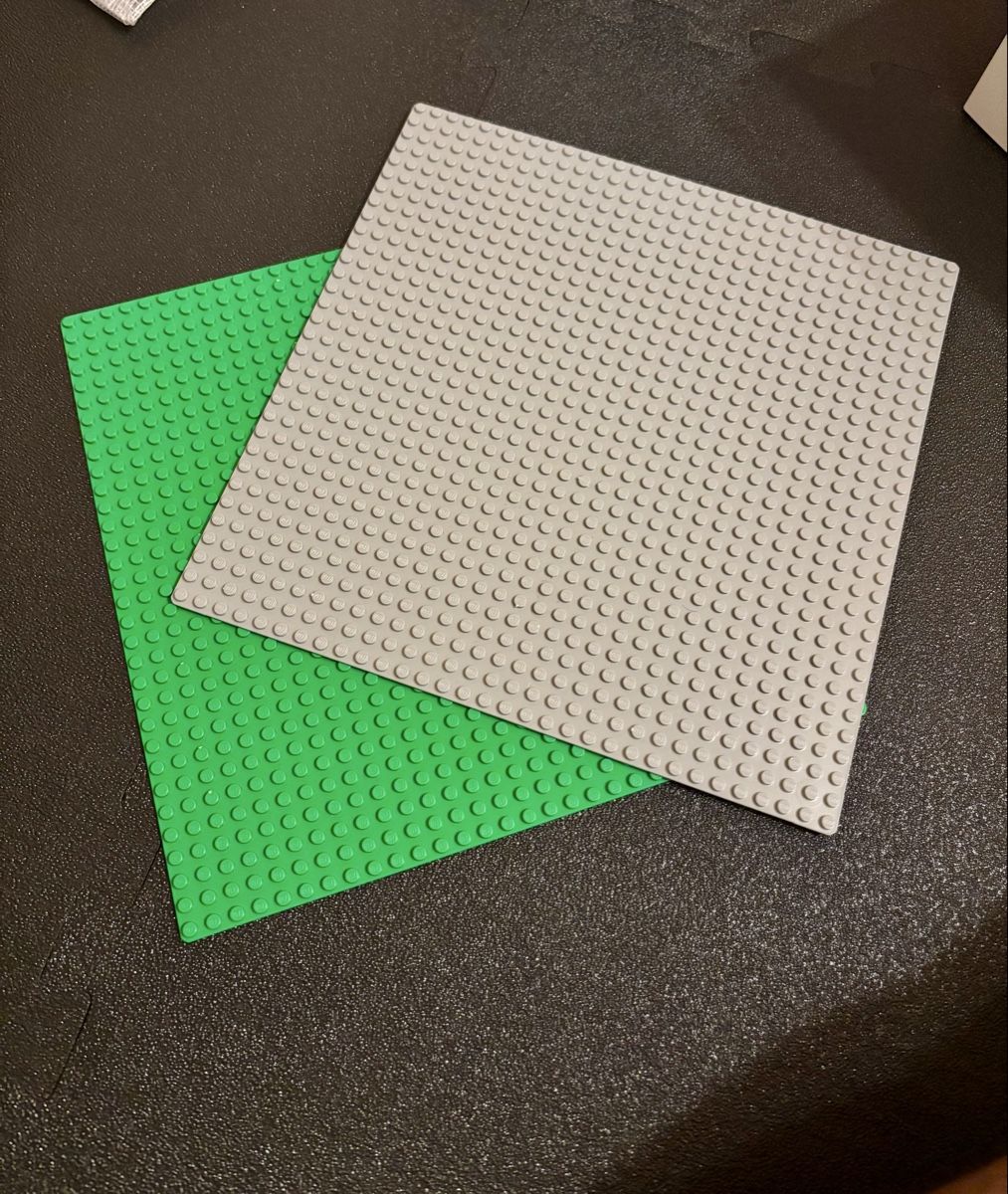Lego Kit di costruzioni: Plaques de construction, 2x vertes, 2x grises, état neuf – Usato da Troistorrents venduto da Flocon2_neige 1