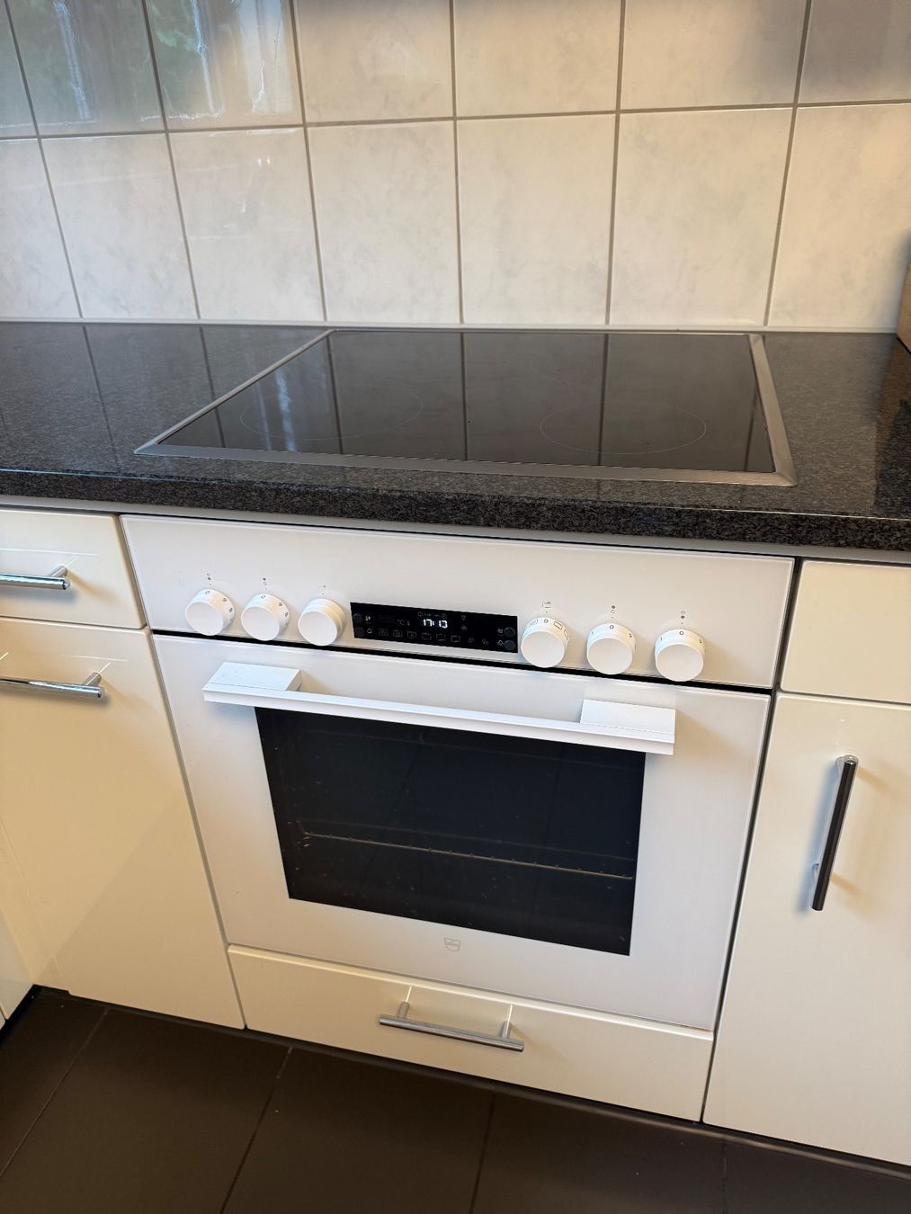 Plateaux: Schwarze Granit L Küchenplatte mit Waschbecken – D'occasion à Waltenschwil par paw_q7tf 3