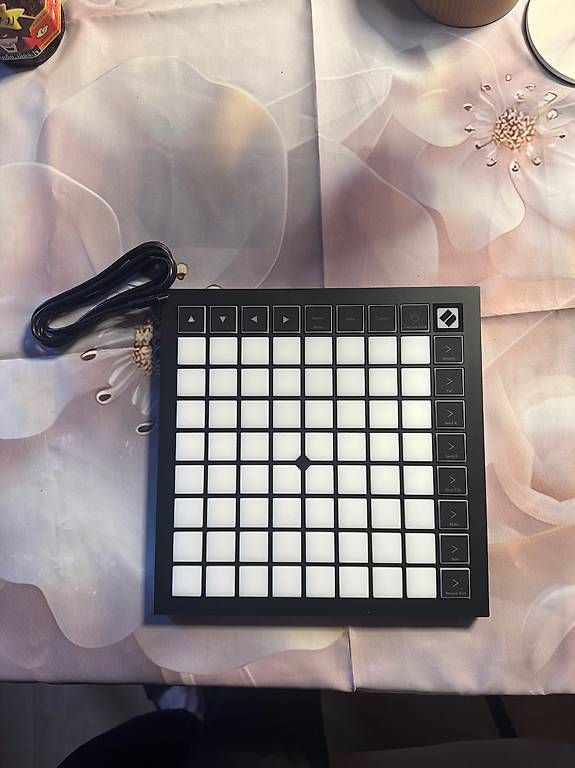Strumenti musicali: Novation Launchpad X  nur einmal ausprobiert – Nuovo e nell'imballaggio originale da Zürich venduto da Zimmer2014