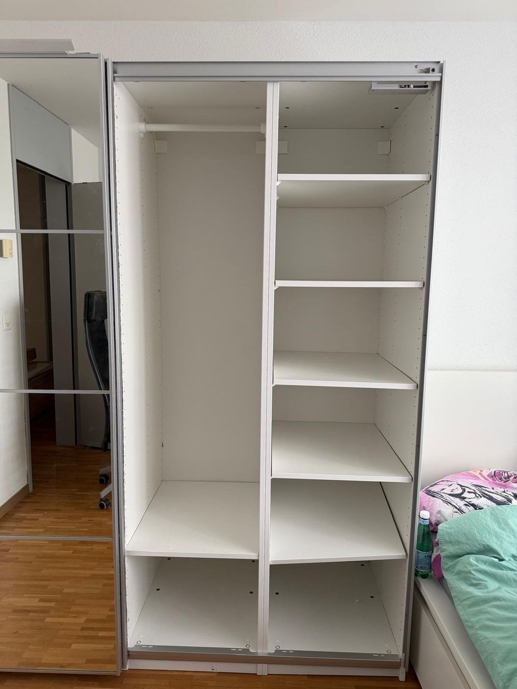 Ikea Armadi: IKEA PAX Kleiderschrank Weiss H 200cm, B 200cm, T 60cm – Usato da Schlieren venduto da Sniho 2