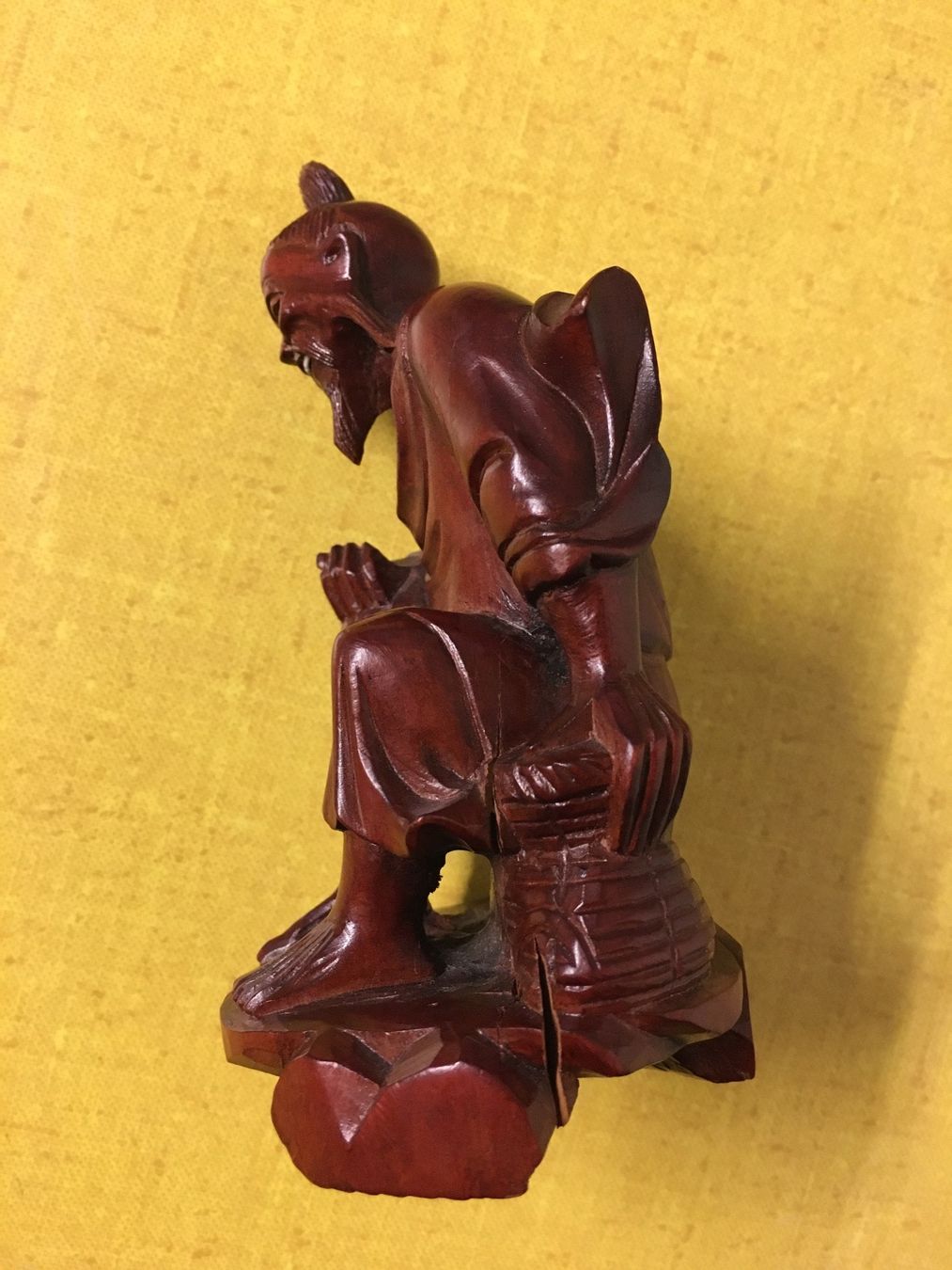 Figuren: Holzfigur,Fein  Handgeschnitzt, Sitzende Mann, Asien – Gebraucht aus Lanzenhäusern von vic63 9