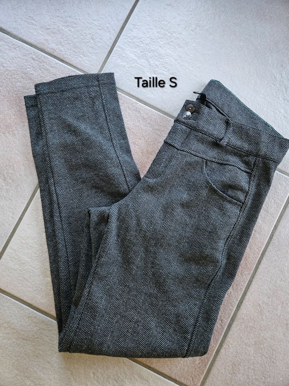 Pantaloni: Pantalon taille XS – Usato da Vétroz venduto da sas_yln5