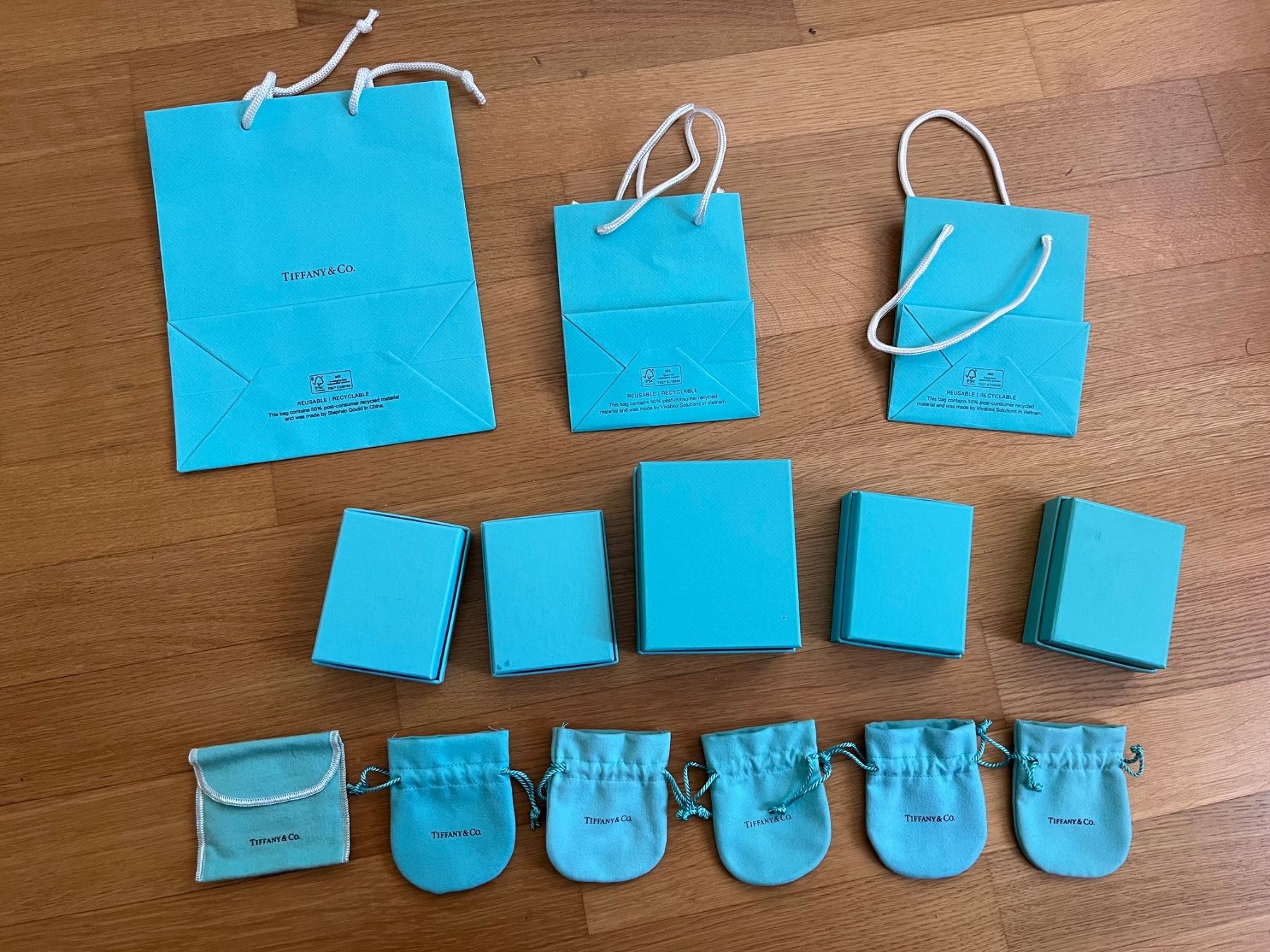 Contenitori & Simili: Tiffany & Co. Staubbeutel und Boxes x14 – Usato da Luzern venduto da Aleoschli 1