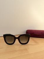 Lunettes de soleil Gucci noires avec étoiles et logo GG