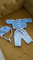 gestrickte Puppen Kleider, handarbeit