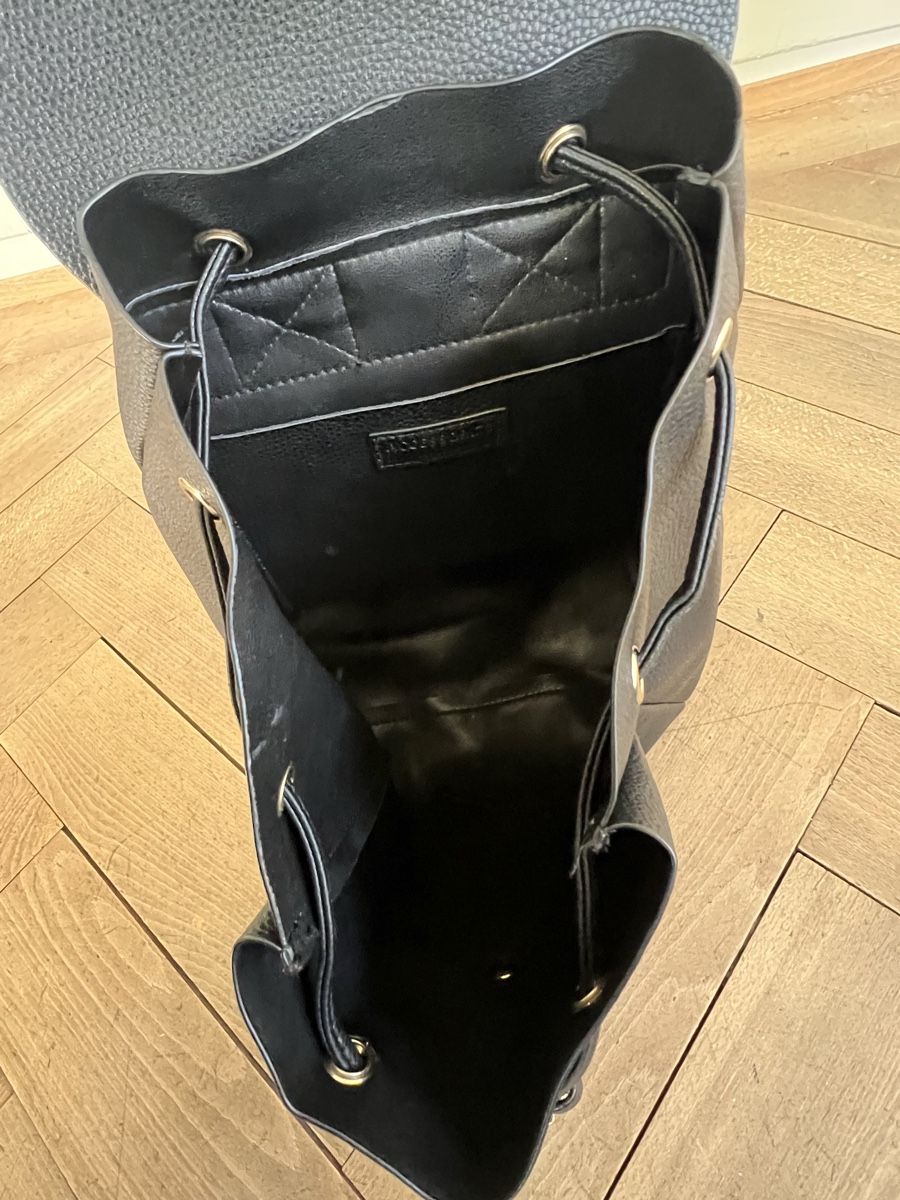 Zaini: Schwarzer Rucksack Kunstleder – Usato da Au ZH venduto da MoMaCo 2