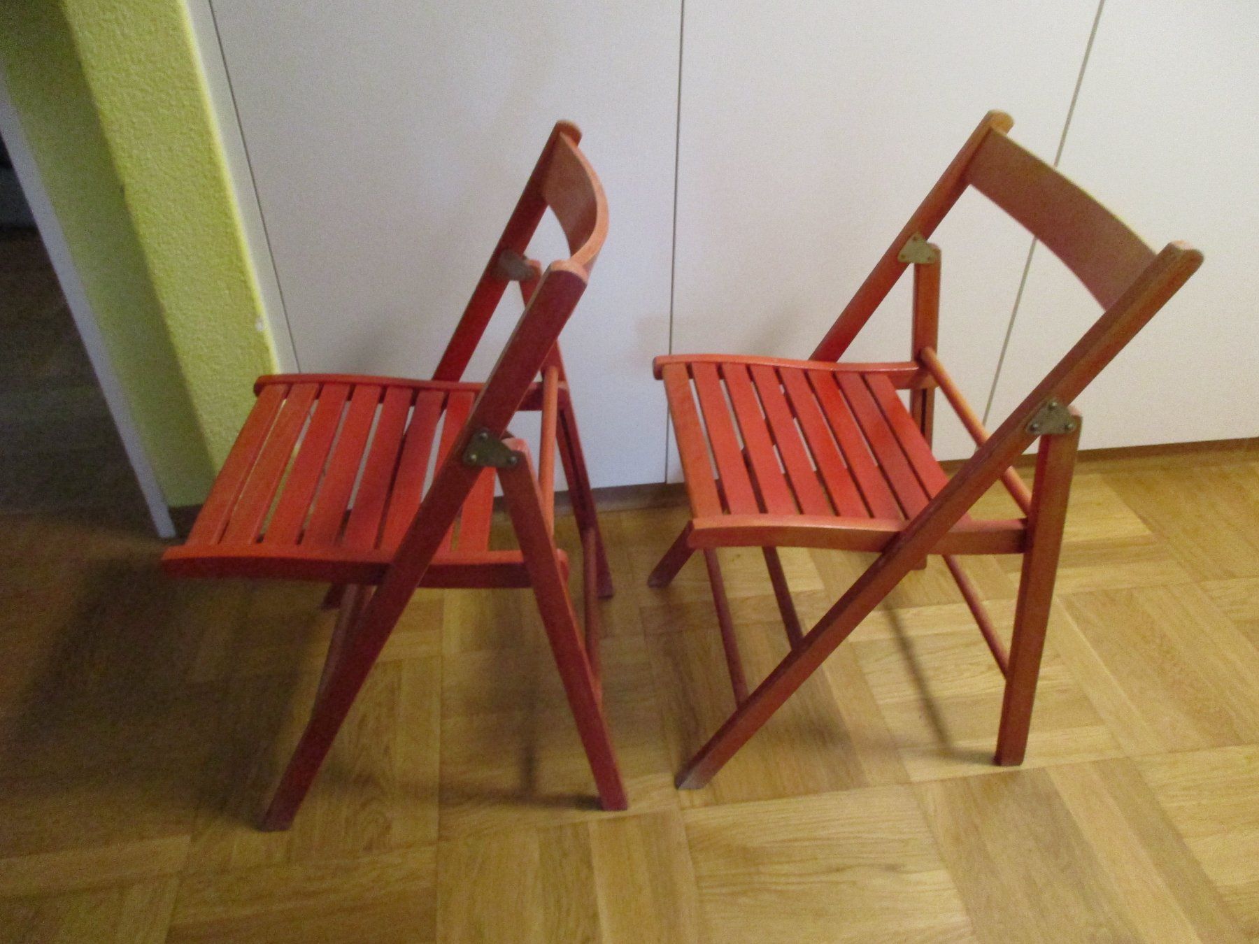 Stühle: 2 Holz-Klappstühle NANKU, rot – Gebraucht aus Steinhausen von Ursina007 3