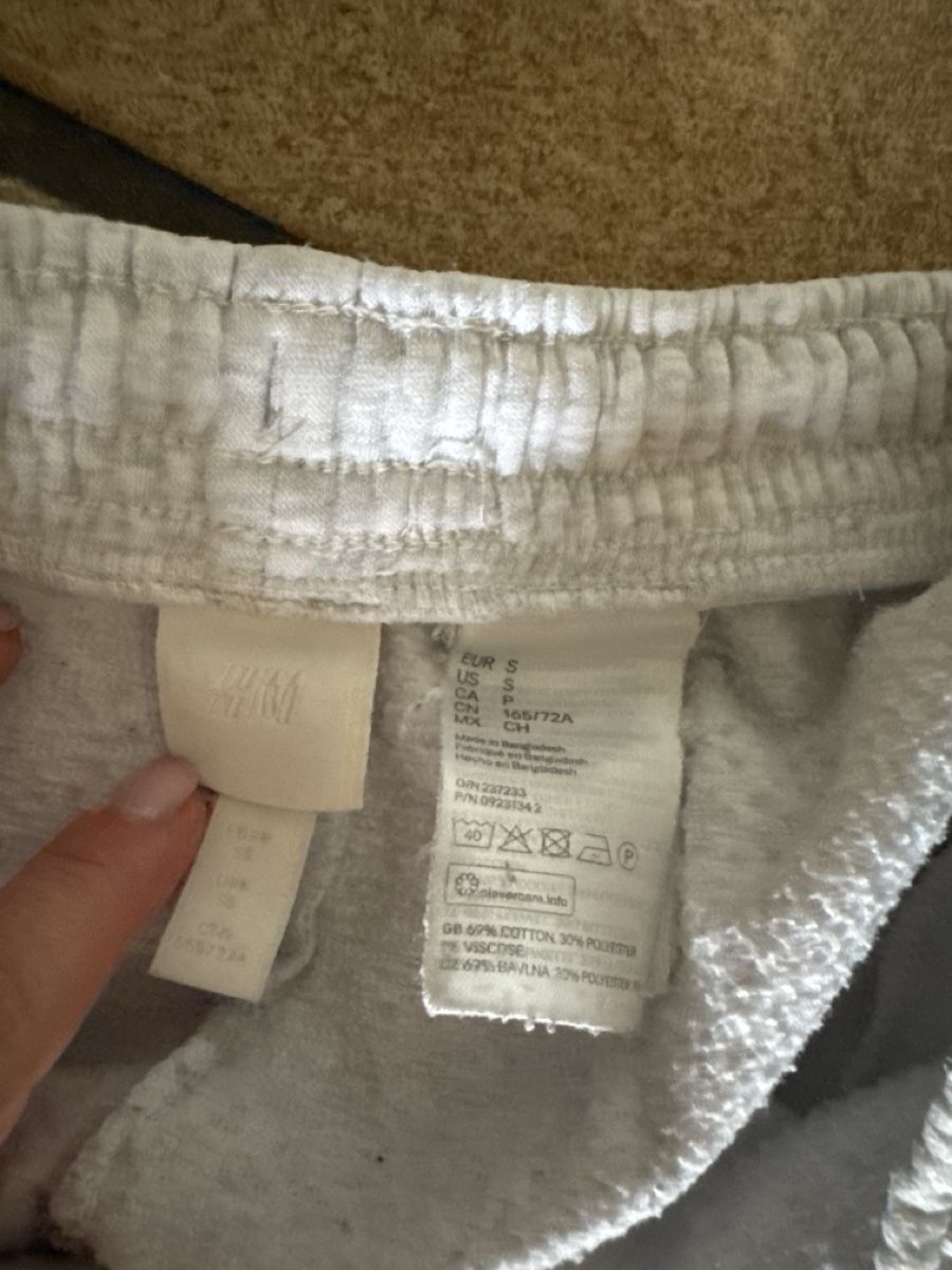 H&M Pantaloni: Graue Jogginghosen H&M Gr. S – Usato da Schlieren venduto da nowaya 1