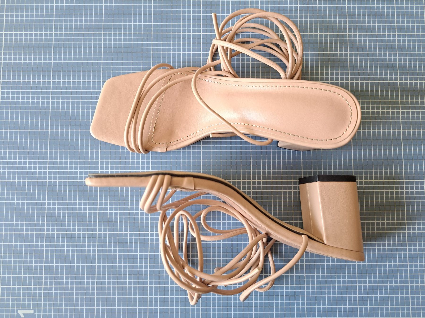Scarpe da donna: Sandalette mit Schnürung Gr. 37 – Usato da Oetwil am See venduto da Kuechenzeit 1