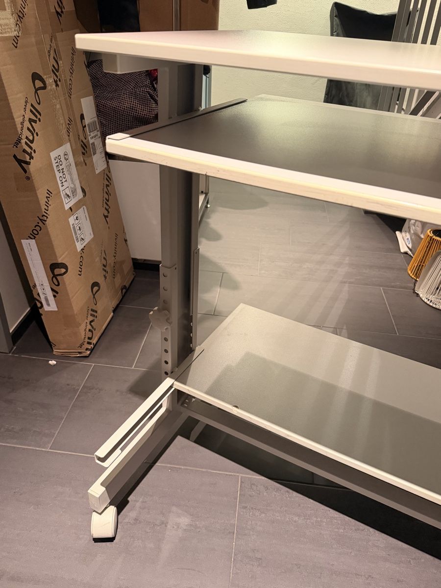 Tische: Höhenverstellbarer Tisch – Gebraucht aus St. Gallen von lio_75kd 3