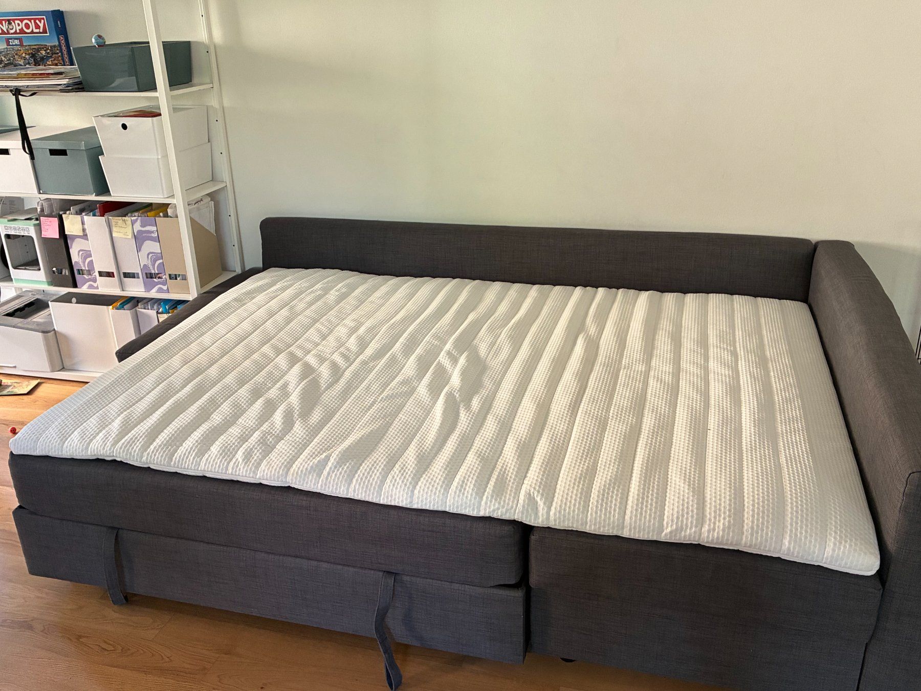 Divani: Grey corner sofa-bed, mattress pad – Usato da Zürich venduto da lau_2rbq 1