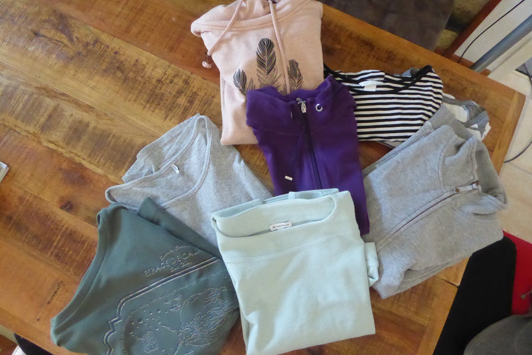 Lotti di vestiti: 6 Pullover 2 Sweatshirt Gr S Cecil 2 TOM TAILOR Only ect – Usato da Sargans venduto da Benziner