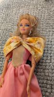 Barbie Puppe mit rosa Ballkleid und Schleife