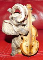 Figur, Elefant am Bass, Signiert, 13 cm