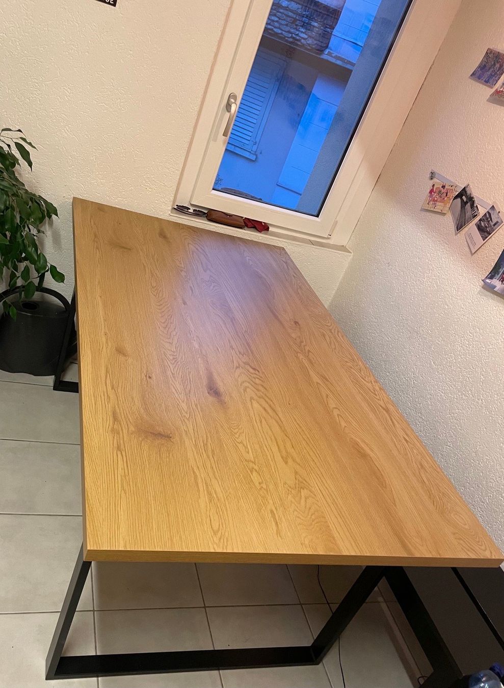 Tavoli: Heller Tisch mit metall Füssen – Usato da Zürich venduto da val_5892 1