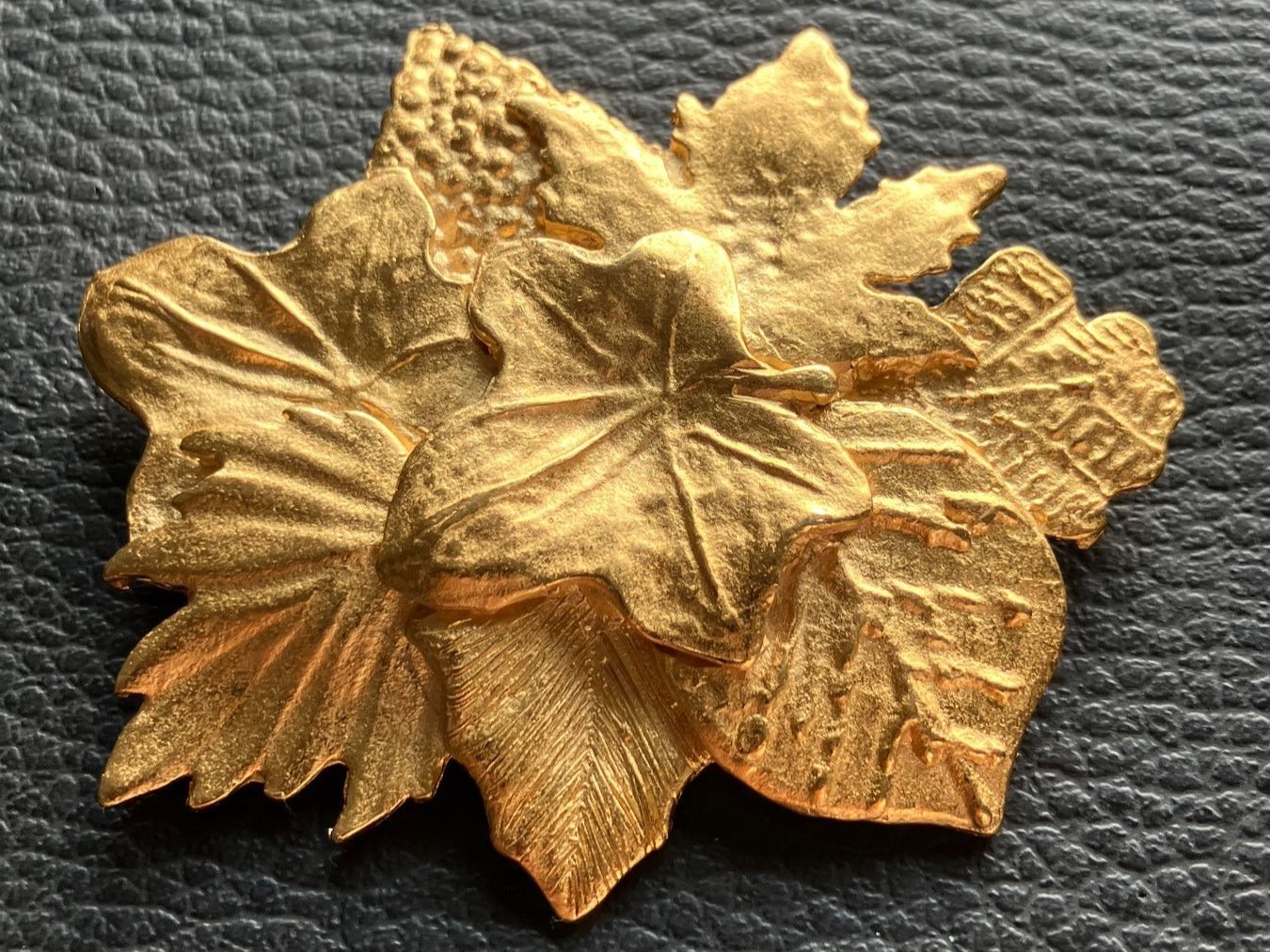 Broschen & Nadeln: Broche vintage AGATHA Paris – Gebraucht aus Peseux von CharmeCommerce