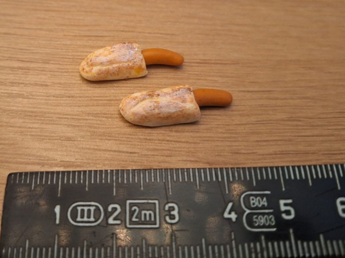Case e mobili per bambole: Handmade 2 Hotdog – Nuovo (secondo la descrizione) da Zürich venduto da HandmadeTinyFood 1