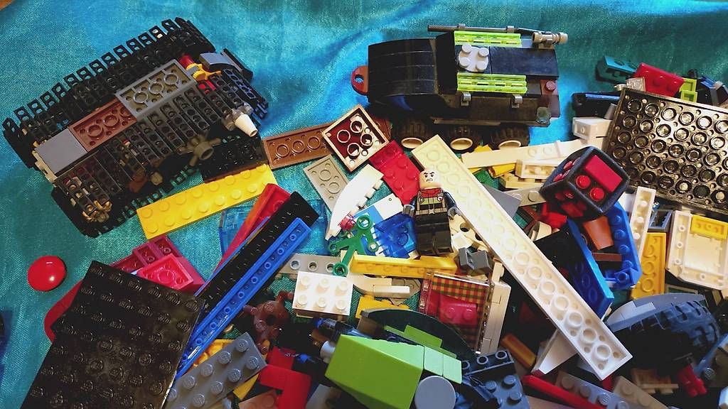 Lego Kit di costruzioni: Lego Classic-Basic-Figuren Kiloware gemischt 1,2kg – Usato da Schwarzenbach(Huttwil) venduto da Padielito 2