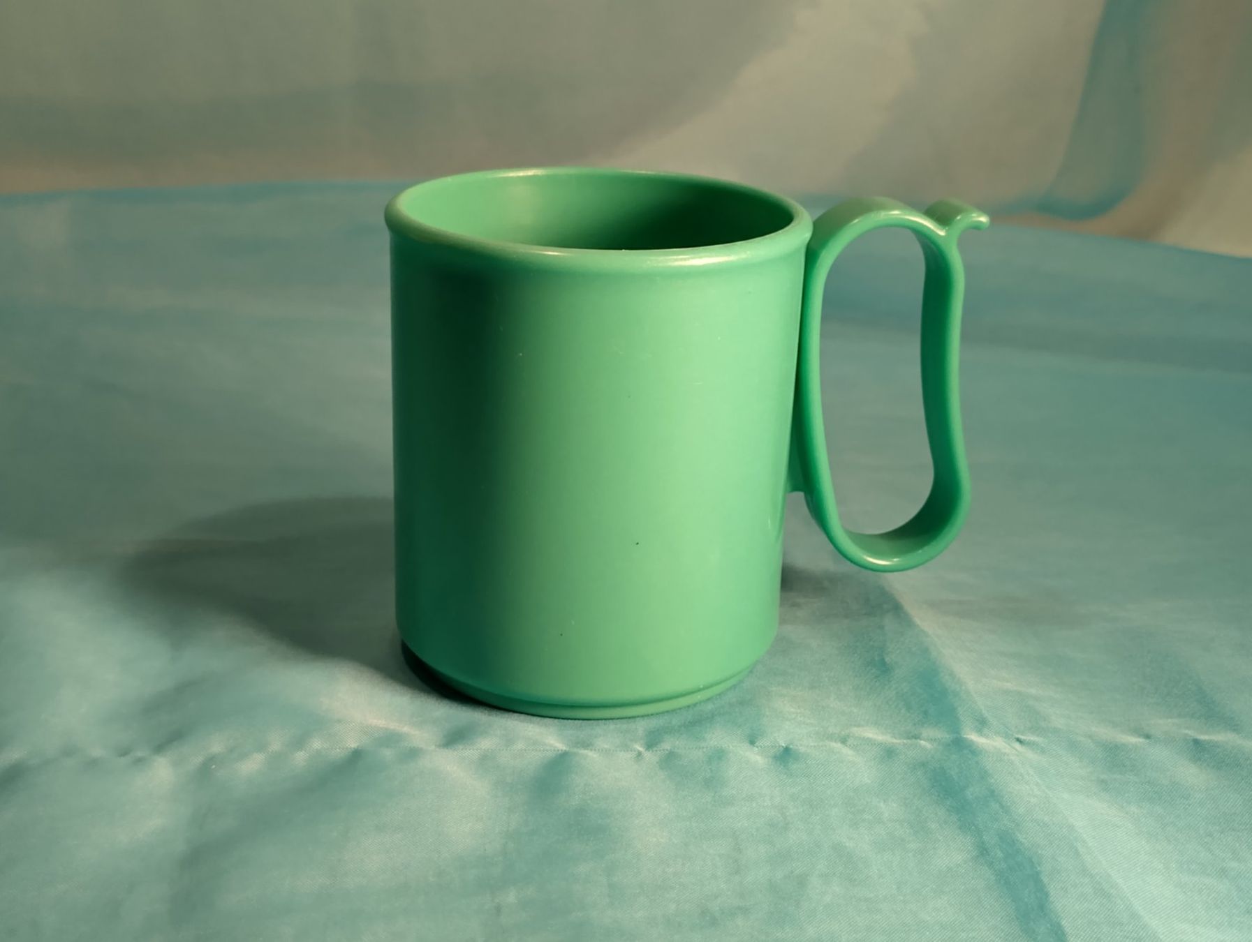 Tupperware Tazze: Tupperware  Becher mit Henkel, türkis – Usato da Bellach venduto da JingleCherry