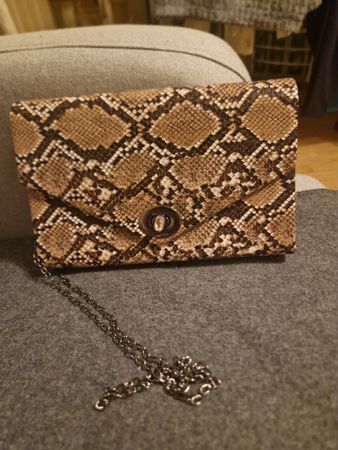 Elegante Schlangenhaut-Tasche mit Kette, neuwertig!