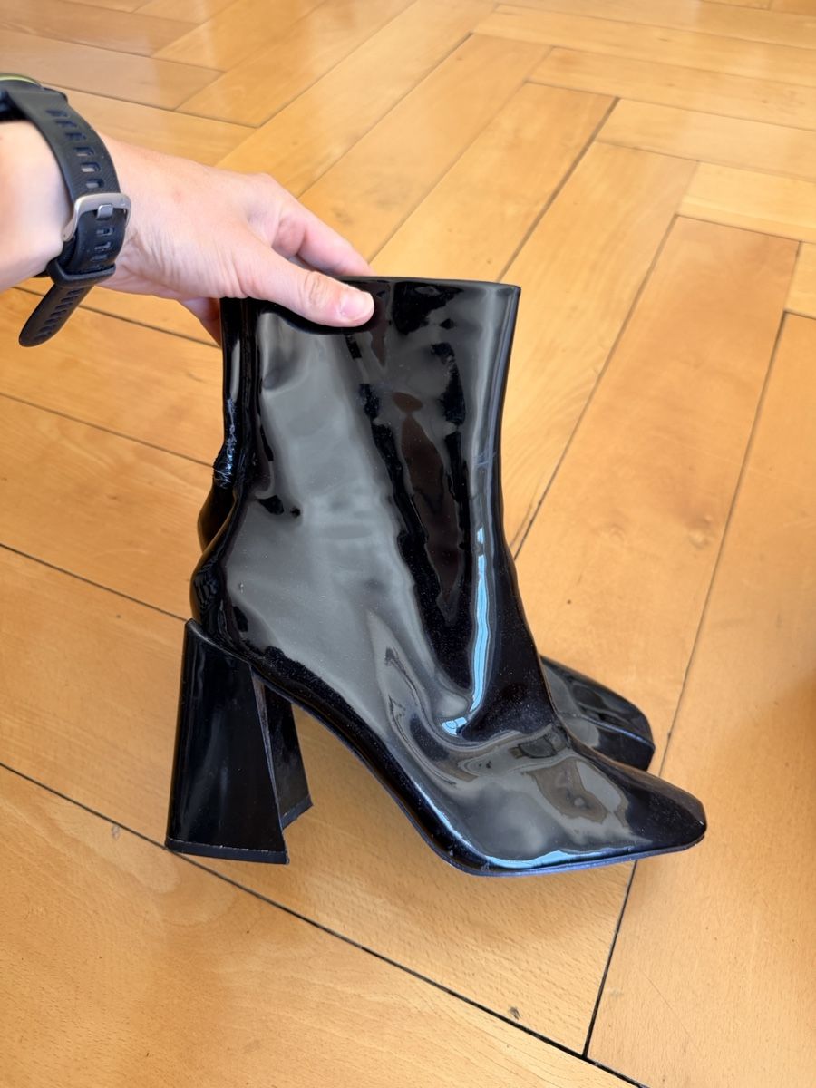 Scarpe da donna: Ankle Boots black with block heel – Usato da Zürich venduto da corinawy